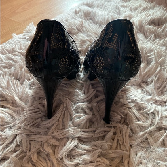 Valentino Garavani Patent Leather Heels - Picture 4 of 6